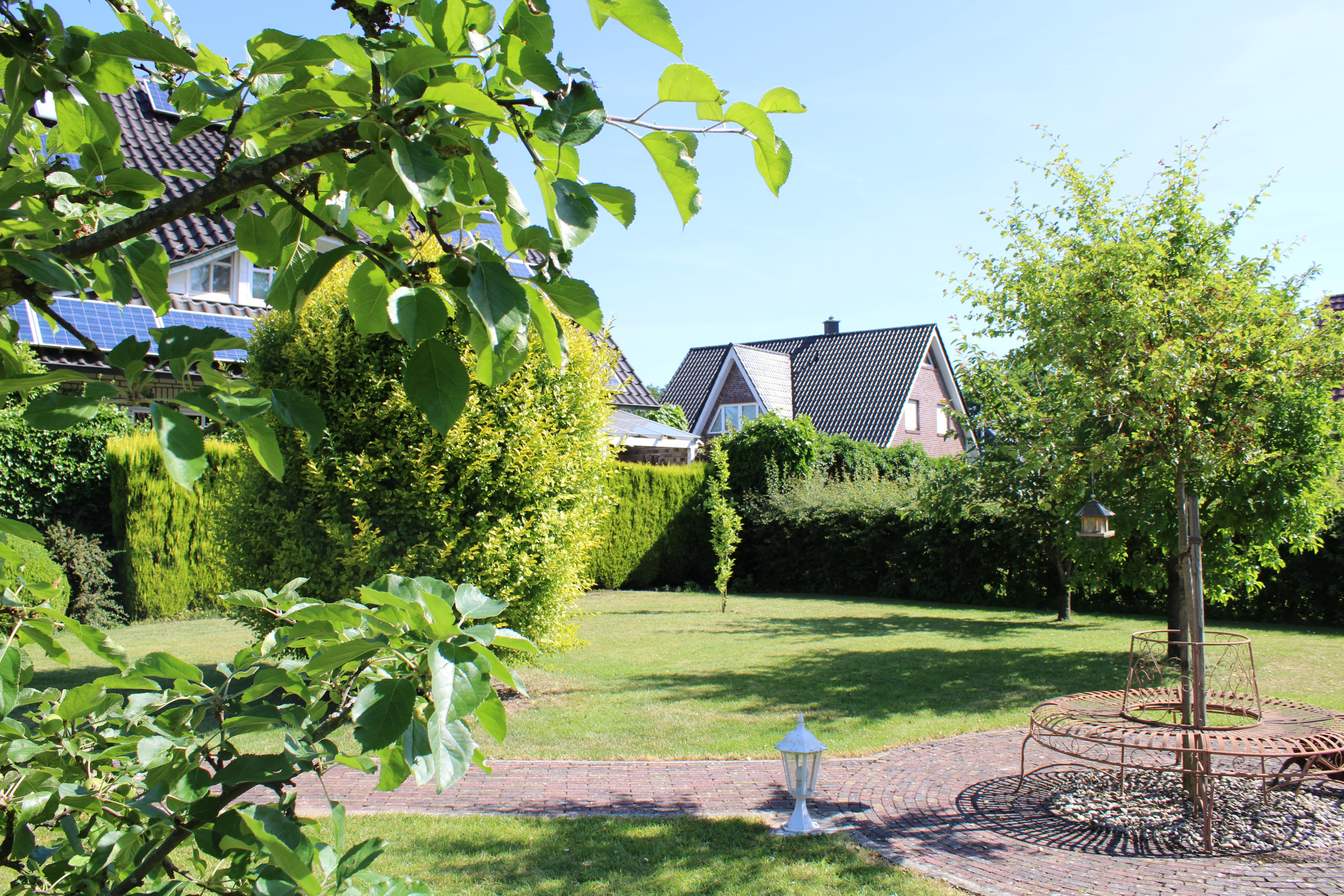 Hausansicht - Garten